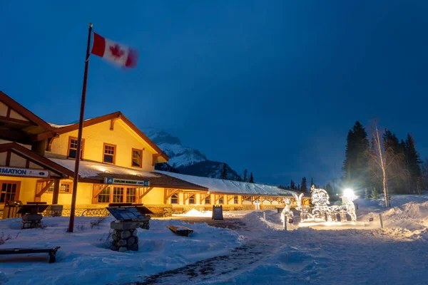 Банфф Альберта Канада Февраля 2020 Года Станция Banff Railway Ночью — стоковое фото