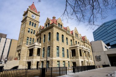 Calgary, AB, Kanada - 14 Mart 2022: Calgary Belediye Binası Kanada Ulusal Tarihi Alanı.