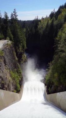 Capilano Gölü Cleveland Barajı. Capilano Nehri Bölge Parkı. Kuzey Vancouver, BC, Kanada.