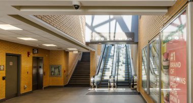 Mississauga, Ontario, Kanada - 25 Temmuz 2021: Mississauga Şehir Merkezi Transit Terminali.