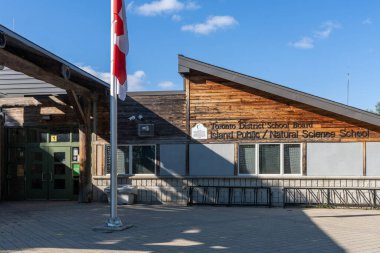 Toronto, Ontario, Kanada - 30 Temmuz 2021: Toronto Adaları Halk ve Doğal Bilim Okulu.