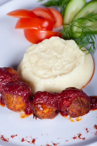 Gehaktballen met aardappelpuree — Stockfoto