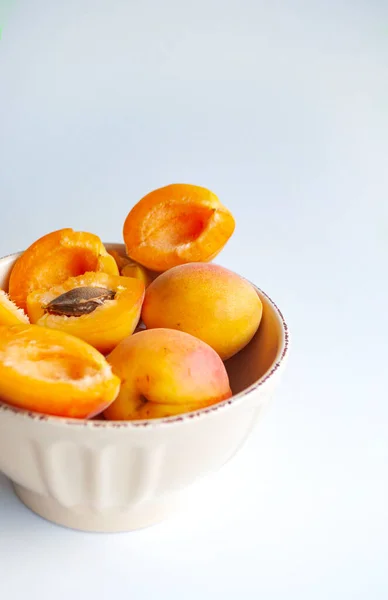 Fresh Ripe Apricots Bowl White Background — 图库照片