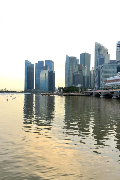 Singapore skyline of financial district with modern office buildings and Merlion Park as seen from Esplanade. — Stock Photo, Image