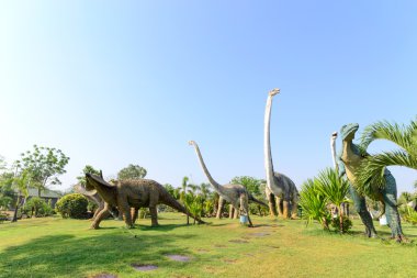 Heykel ve dinozor parkları