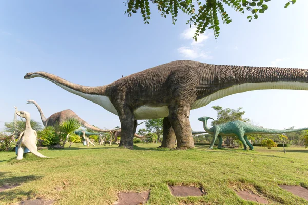 Heykel ve dinozor parkları