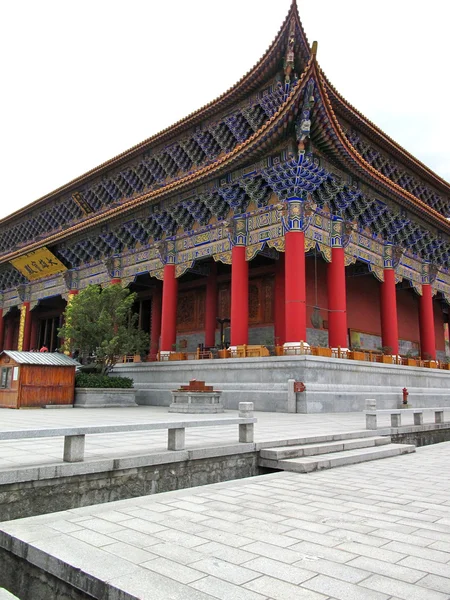 Um templo budista chinês na cidade de Dali na província de Yunnan, China — Fotografia de Stock