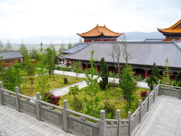 Um templo budista chinês na cidade de Dali na província de Yunnan, China — Fotografia de Stock