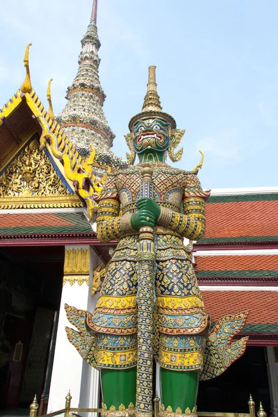 Guardian szobor a Wat Phra Kaew — Stock Fotó