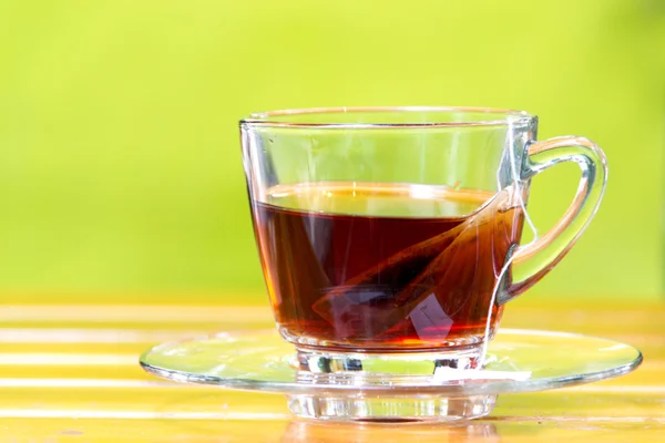 Teafilter a pohár forró vízzel — Stock Fotó