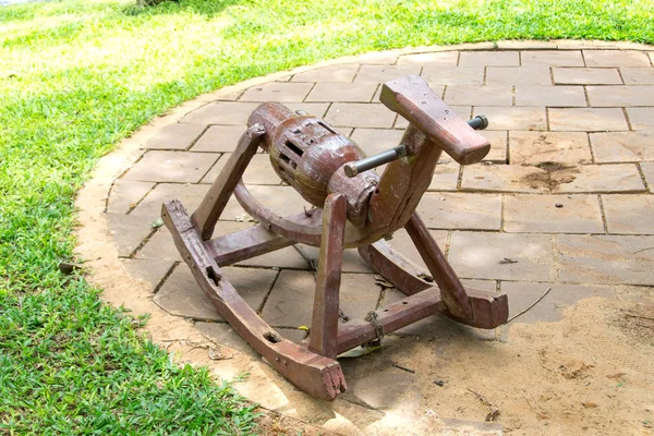 Cavalo de balanço de madeira — Fotografia de Stock