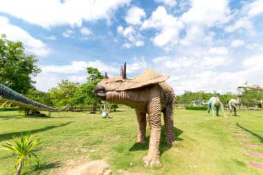 Heykel ve dinozor parkları