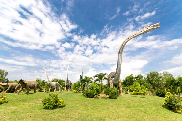 Public parks of statues and dinosaur — Stock Photo, Image