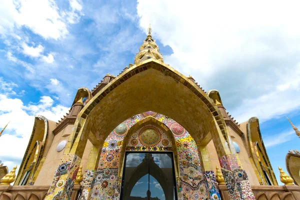 Thaise tempel, phasornkaew tempel in thailand — Stockfoto