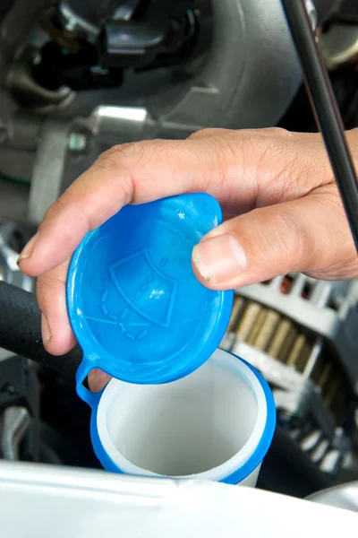 Tampas líquidas dentro de um motor de carro — Fotografia de Stock