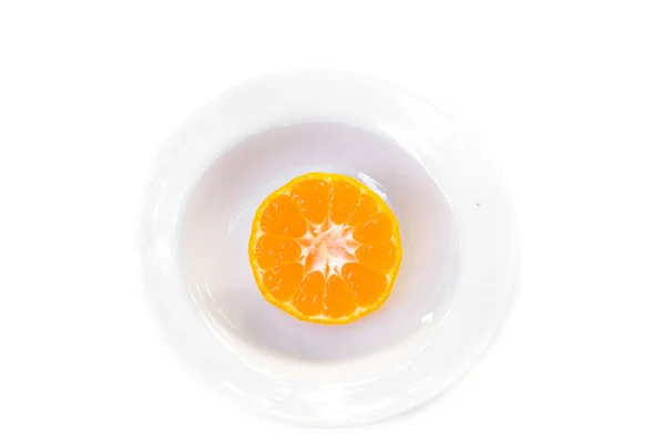 Tranche d'orange sur fond de whie — Photo
