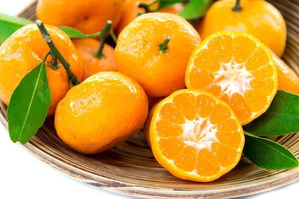 Tangerinas suculentas frescas na tigela — Fotografia de Stock