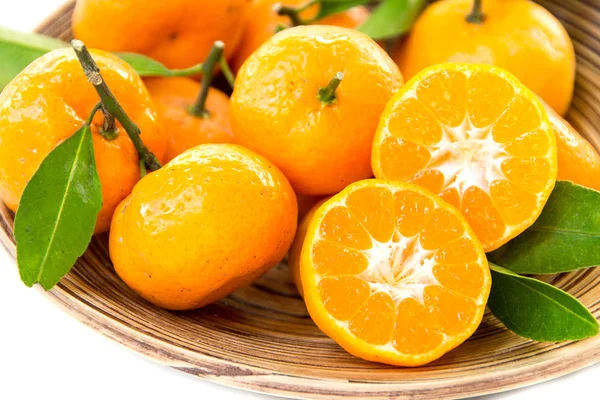 Tangerinas suculentas frescas na tigela — Fotografia de Stock