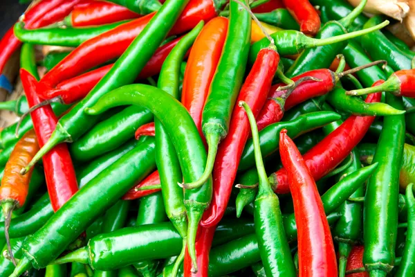 Chiles rojos y verdes — Foto de Stock