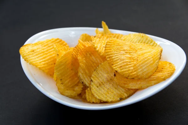 Potato chips in bowl — Stock Photo, Image