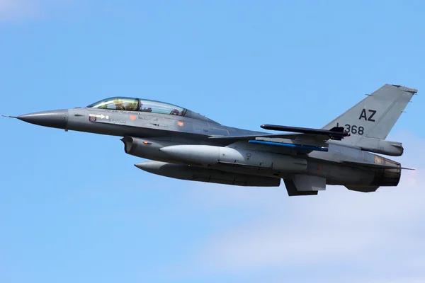 F-16 start — Zdjęcie stockowe