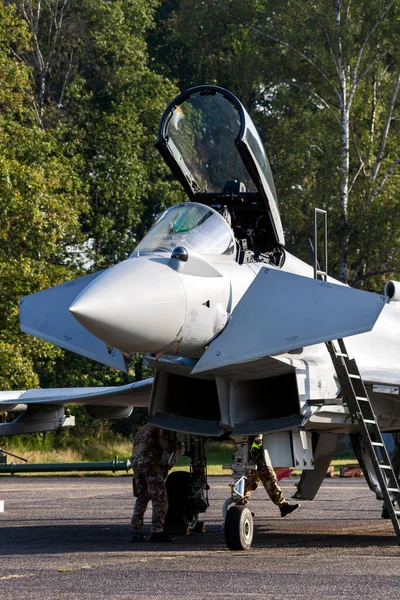 Włoski Samolot Myśliwski Eurofighter Tajfun Pasie Startowym Bazy Lotniczej Kleine — Zdjęcie stockowe