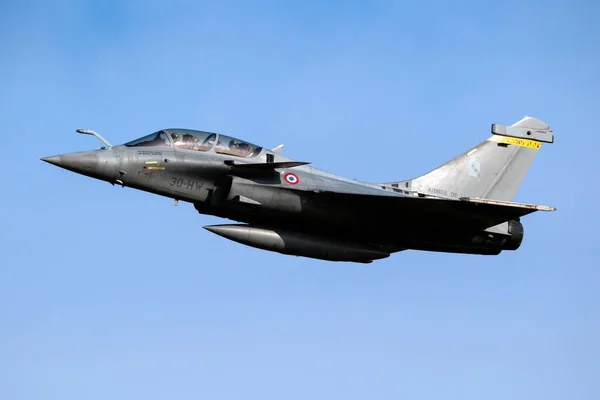 Avión Combate Dassault Rafale Fuerza Aérea Francesa Vuelo Sobre Base — Foto de Stock
