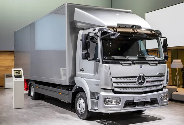 Camion Mercedes Benz Atego 1630 Présenté Salon Des Véhicules Utilitaires — Photo