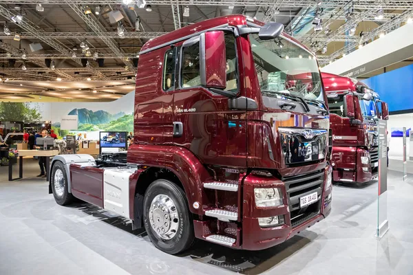 Man Tgx 420 Tgx 500 Long Haul Tractor Truck Showcased — Stock Photo, Image