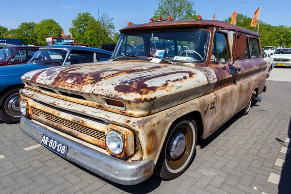 1966 Chevrolet Suburban C10 Klassiska Bil Parkeringen Rosmalen Nederländerna Maj — Stockfoto