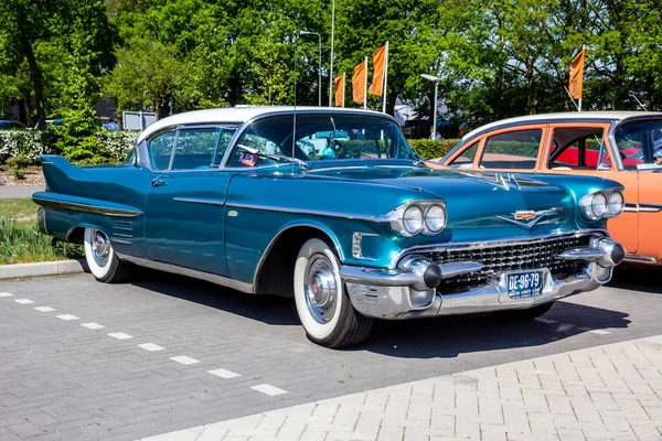 1958 Cadillac Coupe Ville Carro Clássico Estacionamento Rosmalen Holanda Maio — Fotografia de Stock