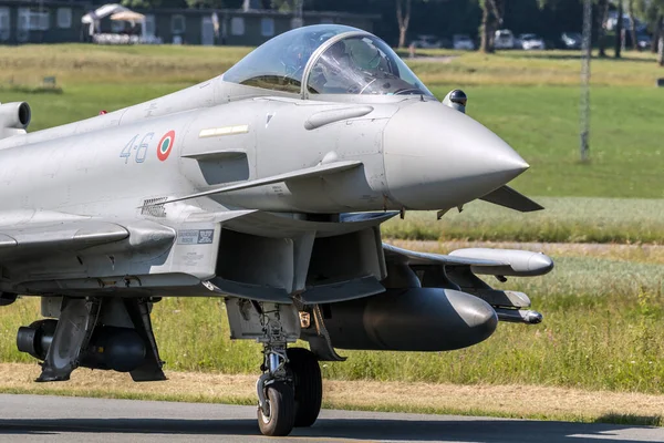 Włoskie Myśliwce Eurofighter Tajphoon Kursujące Pas Startowy Bazie Lotniczej Florennes — Zdjęcie stockowe