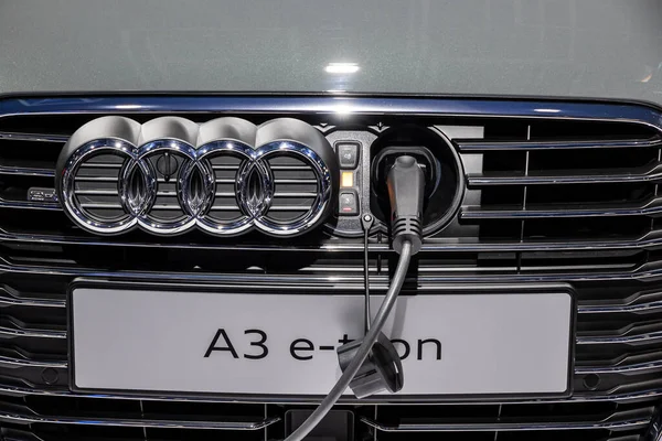 Audi Электрический Автомобиль Подключен Зарядное Устройство Франкфуртском Автосалоне Iaa Германия — стоковое фото