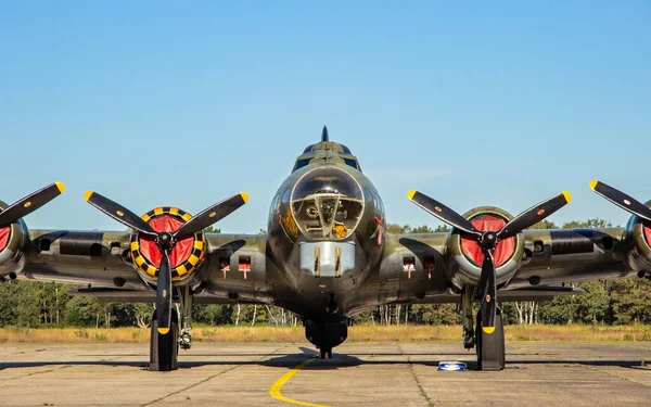 Boeing Flying Fortress Air Force Ww2 Bomber Plane Onthe Tarmac — Stock Photo, Image