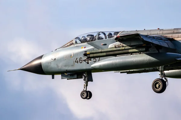 Niemiecki Samolot Bombowy Panavia Tornado Tlg Buchel Przylatuje Bazy Lotniczej — Zdjęcie stockowe
