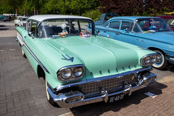 1958 Pontiac Chieftain Carro Clássico Estacionado Rosmalen Holanda Maio 2015 — Fotografia de Stock