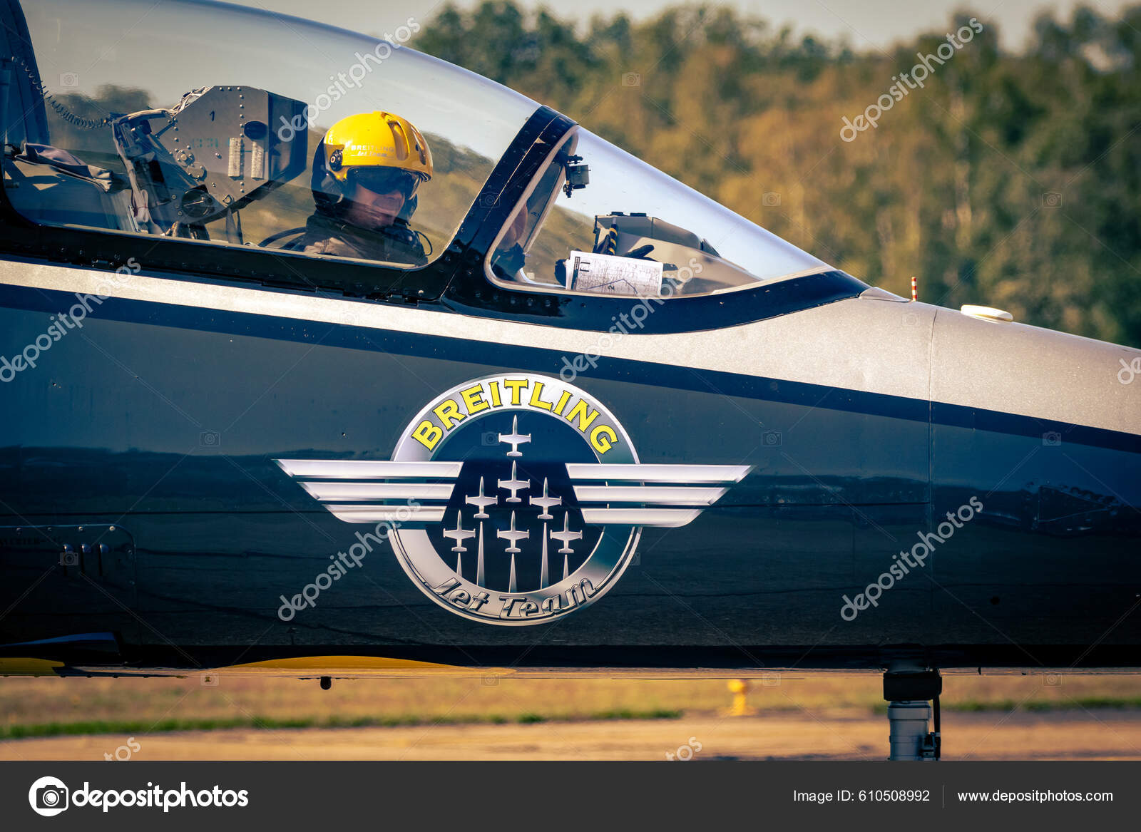 Breitling Jet Team Aero Albatros Plane Taxiing Landing Kleine