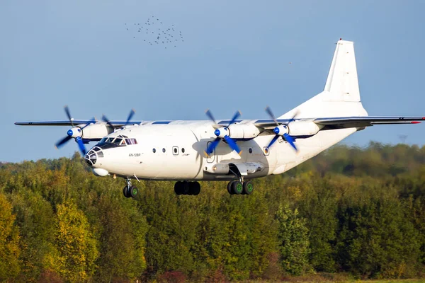 Oekraïense Antonov Vrachtvliegtuig Arriveert Eindhoven Luchthaven Nederland Oktober 2017 — Stockfoto