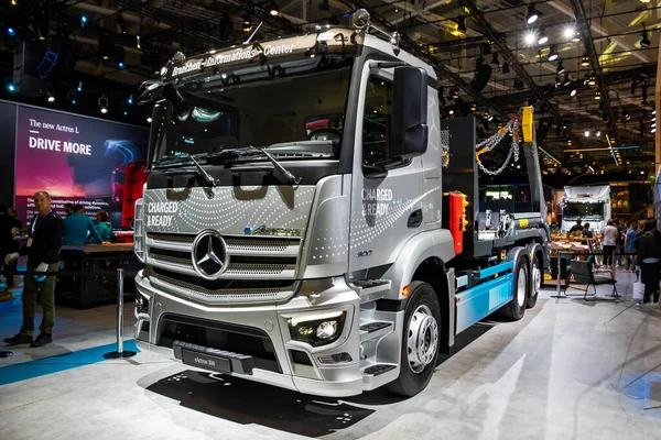 Mercedes Benz Eactros 300 Camión Eléctrico Presentado Hannover Iaa Transporte —  Fotos de Stock