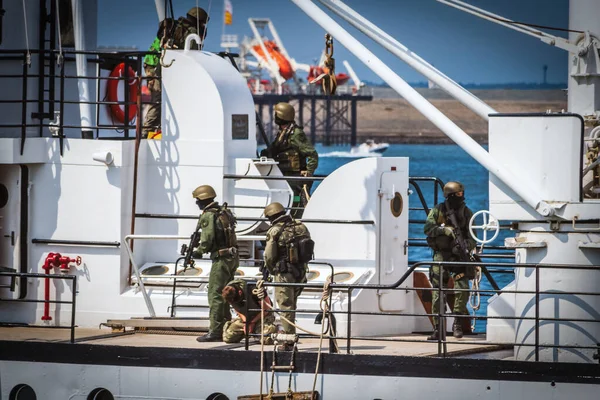 Forças Especiais Entrando Navio Durante Uma Manifestação Pirataria Den Helder — Fotografia de Stock