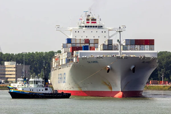 Navire Porte Conteneurs Deutsche Afrika Linien Remorqué Dans Port Rotterdam — Photo