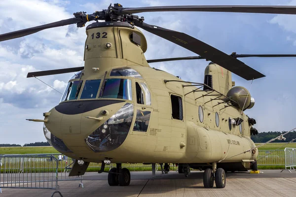 Army Boeing 47F Elicottero Trasporto Chinook Esposto Staticamente All Ila — Foto Stock