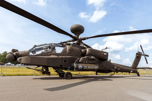 Ngiliz Ordusu 64D Saldırı Helikopteri Berlin Hava Gösterisi Nde Sergileniyor — Stok fotoğraf