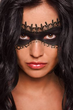 dantelli siyah maskeli Lady