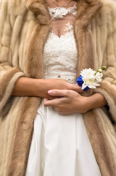 Bride in a wedding dress and a fur coat — Stock Photo, Image