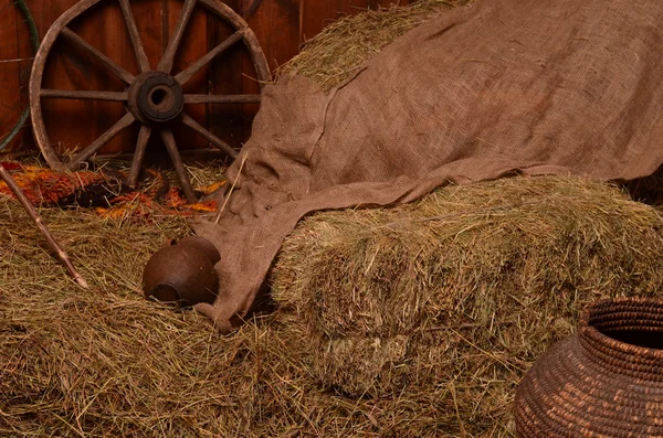 Foin recouvert d'un chiffon à la ferme — Photo