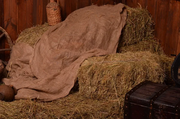 Feno coberto com um pano na fazenda — Fotografia de Stock