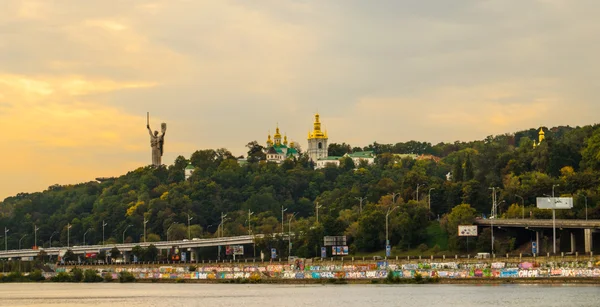 Riverside view of Kiev Pechersk Lavra — Stock Photo, Image