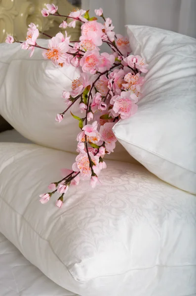 Flowers on the pillows — Stock Photo, Image