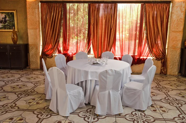 Table in banquet hall — Stock Photo, Image